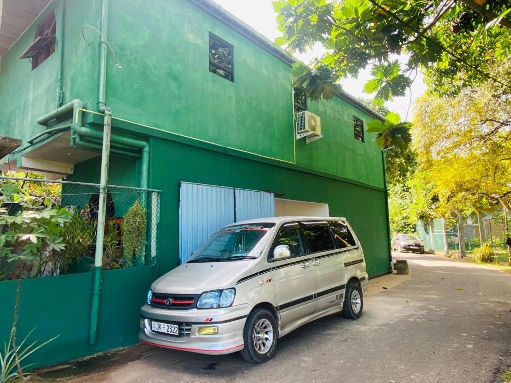 Antonio Transit Katunayake Aparthotel Exterior photo