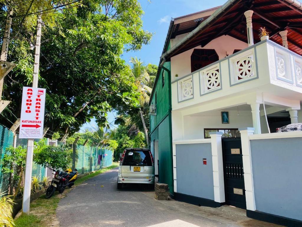 Antonio Transit Katunayake Aparthotel Exterior photo